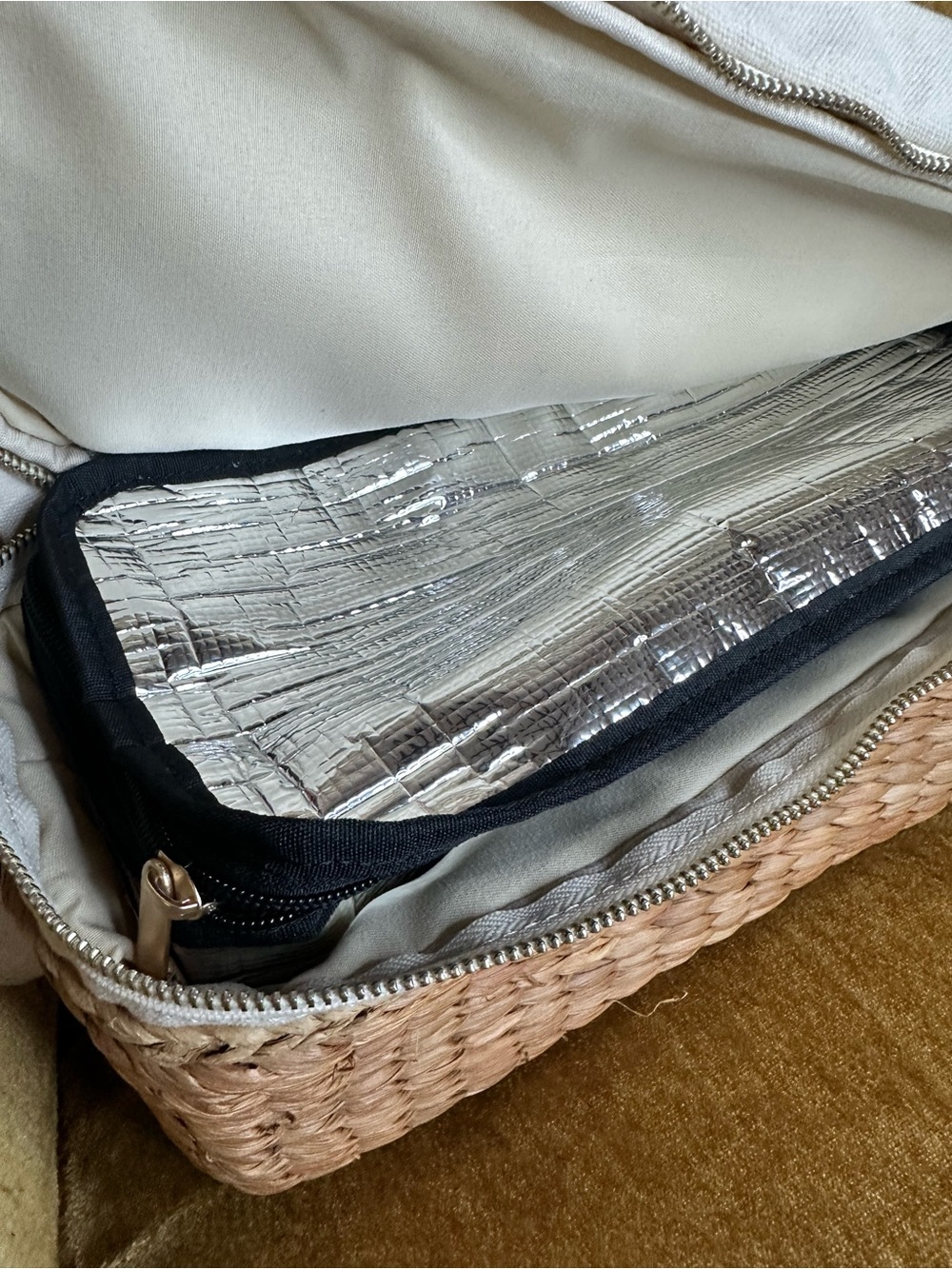 l*space White Road Trippin Backpack Tote with Woven Straw Base Cooler NWOT - Picture 15 of 16